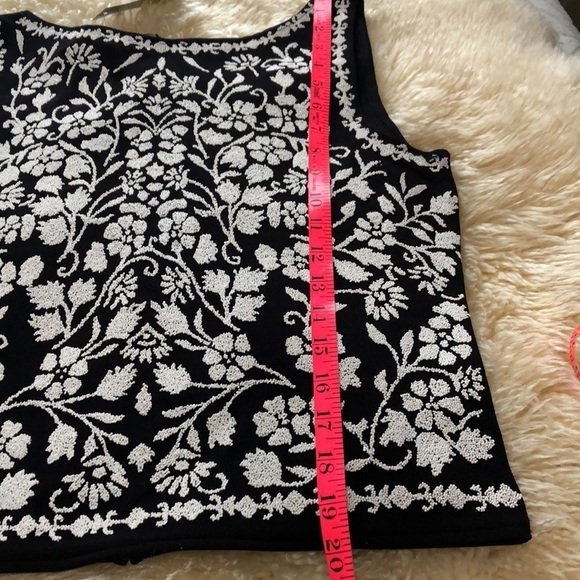 Beautiful beaded black and white tank top - Picture 8 of 8